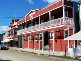 a vedle ctihodných restaurantů