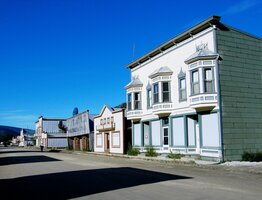 Městem prochází několik souběžných dlouhých ulic