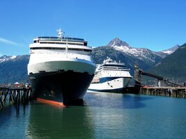 Je krásný den a město je plné nových turistů