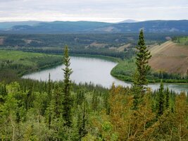 A my jsme vyrazili dál podél řeky k této vyhlídce