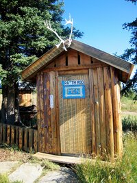 a toto apartní WC naleznete v ještě menším Chicken