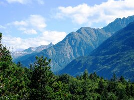 i horám, které konečně vystoupily z mraků