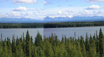 V pozadí pohoří Wrangel-St.Elias s vrcholy Mt.Wrangel, Mt.Drum aj.