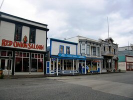 Skagway - hlavní třída Broadway s budovami z doby zlaté horečky