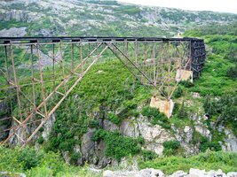 Po tomto starém mostě už se nejezdí