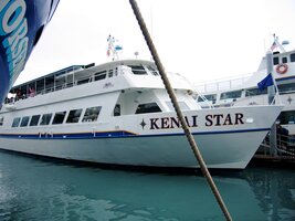 a vyplouváme touto nenápadnou, ale luxusní lodí