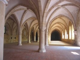 Ložnice pro tisíc mnichů!