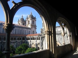 Chrám v klenbě ambitu