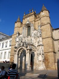 Portál kostela Santa Cruz - Pantheón s hroby portugalských králů