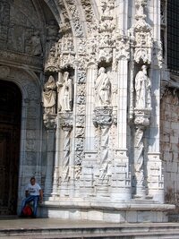 Detail chrámového portálu