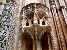 ...a filigránskými reliéfy mnoha stylů