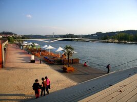 Civilní život na nábřeží řeky Montego