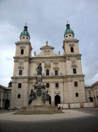 Průčelí salzburgského Dómu
