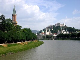 Pak jdeme přes most ke kláštěru Mülln