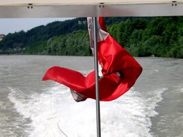 na kanadské lodi s rakouskou vlajkoui