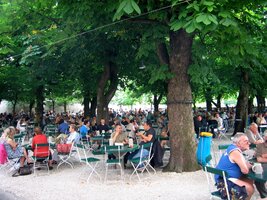 Zahrada pivovaru pojme celou divizi pivařů