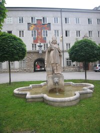 Nádvoří petrského chrámu