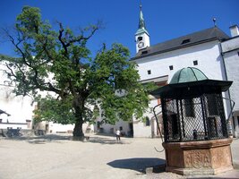 Nádvoří hradní pevnosti Hohensalzburg