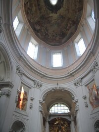 ale velkolepou klenbu