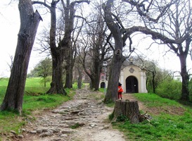 Nyní už stojíme pod pýchou města - Kalvárií