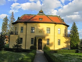 ale stavby jsou tu opuštěné... proč asi?