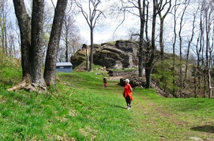 Toto je zřícenina hradu Sitno z 13.století,