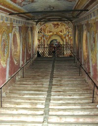 s tradičními "lateránskými" Svatými schody