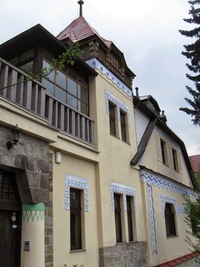 se kolem neobvyklých domů