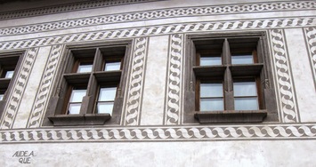 Ta jsou ale krásná i na okolních domech