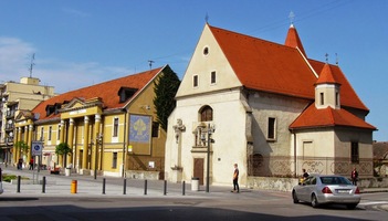 Tady u kostela sv.Heleny začíná korso