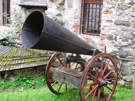 Monstrózní kanón na rozhánění mraků (!)