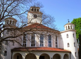 ČT 23.4. Po pěti hodinách jízdy jsme v Trnavě u evangelického kostela