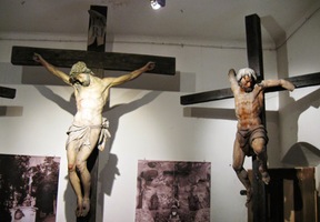 a řada vzácných soch - zde Ukřižování,