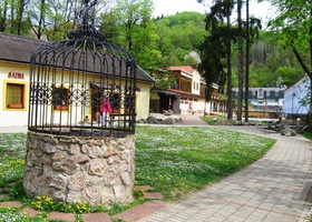 s termálními bazény i koupalištěm