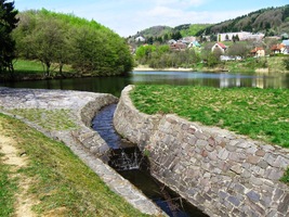 a přicházíme k jEvičkinu jezírku,