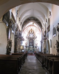 s trojlodním interiérem