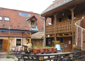 až k neméně stylové restauraci