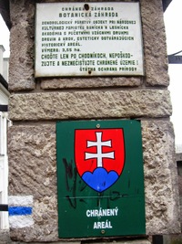 Zde se vchází do zajímavého areálu