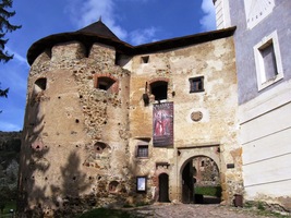 nebo spíše pevnostního hradu,