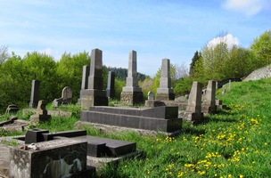 s židovským hřbitovem z nedávných časů