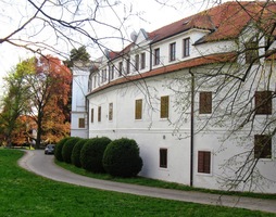 Součástí parku je i arboretum