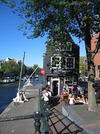 a přicházíme k zajímavé stavbě