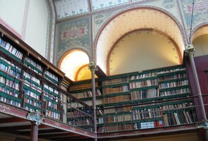 historickou, ale živou. Quait, pleas!