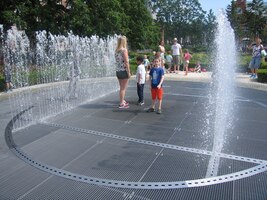 Děti tu mají báječnou atrakci - fontánu,