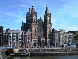 zejména na velkolepý kostel sv.Nicolase