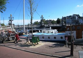 a velký zdobný most Blauwbrug,