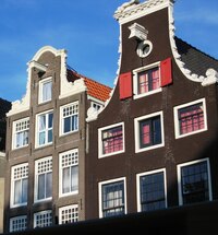 Typickou architekturou města