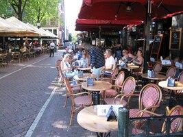 Kavárny jsou narvané turisty