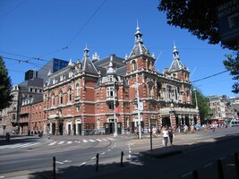 a k divadlu Stads Schouwburgo