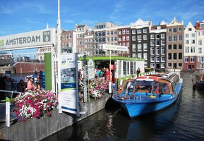 Náš modrý škuner je již připraven